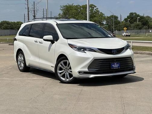 2021 Toyota Sienna Platinum 7 Passenger