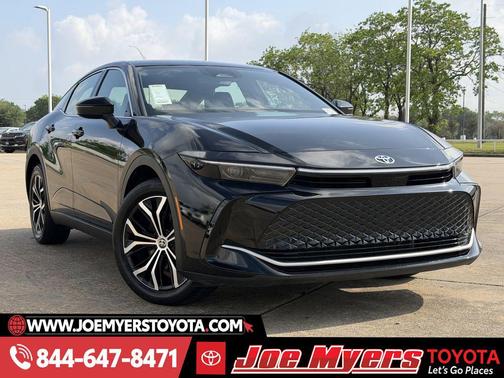 Black 2025 Toyota Crown XLE