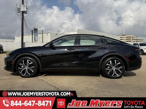 Black 2025 Toyota Crown XLE