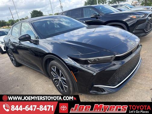 Black 2025 Toyota Crown XLE