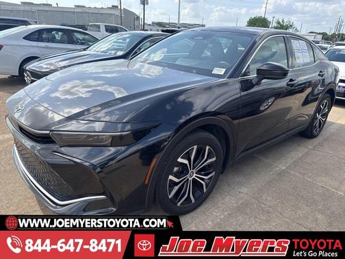 Black 2025 Toyota Crown XLE