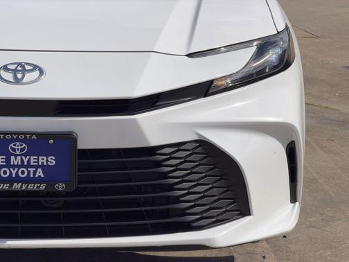 Ice Cap 2026 Toyota Camry LE
