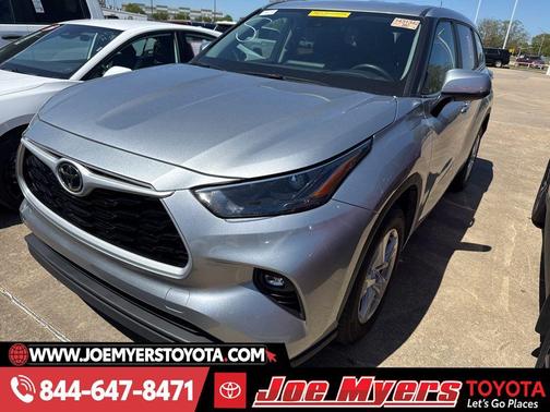 Celestial Silver Metallic 2025 Toyota Highlander LE