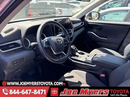 Celestial Silver Metallic 2025 Toyota Highlander LE