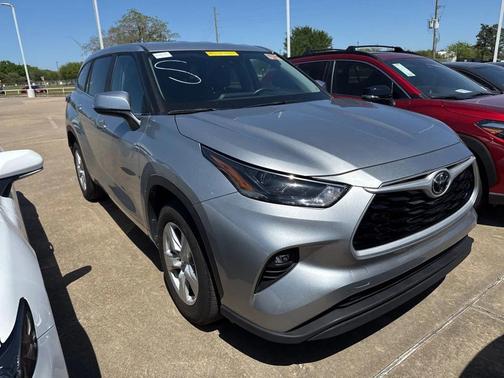 Celestial Silver Metallic 2025 Toyota Highlander LE