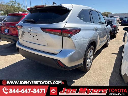 Celestial Silver Metallic 2025 Toyota Highlander LE