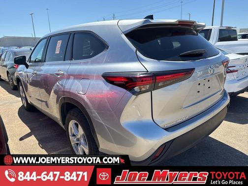 Celestial Silver Metallic 2025 Toyota Highlander LE