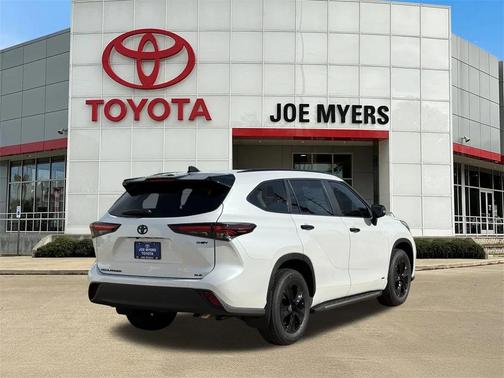 2025 Toyota Highlander Hybrid XLE