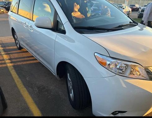 2016 Toyota Sienna LE