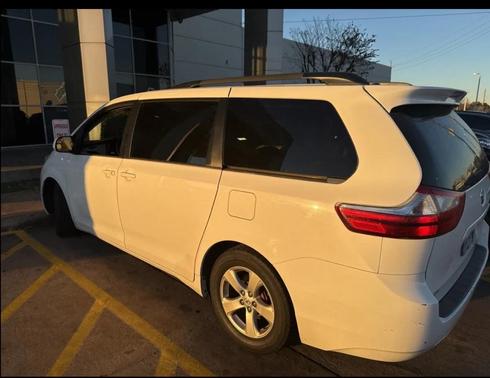 2016 Toyota Sienna LE