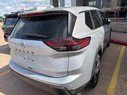 Brilliant Silver Metallic 2025 Nissan Rogue SV