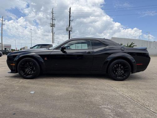 Pitch Black Clearcoat 2023 Dodge Challenger R/T Scat Pack Widebody
