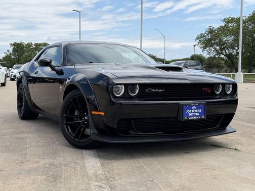 Pitch Black Clearcoat 2023 Dodge Challenger R/T Scat Pack Widebody