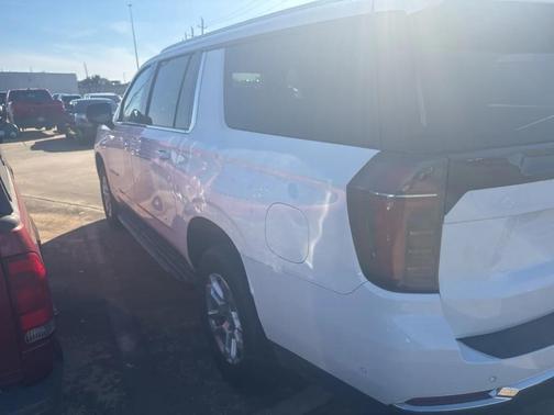 2025 Chevrolet Suburban LT