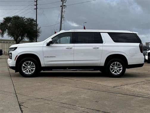 2025 Chevrolet Suburban LT
