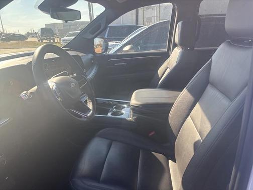 2025 Chevrolet Suburban LT