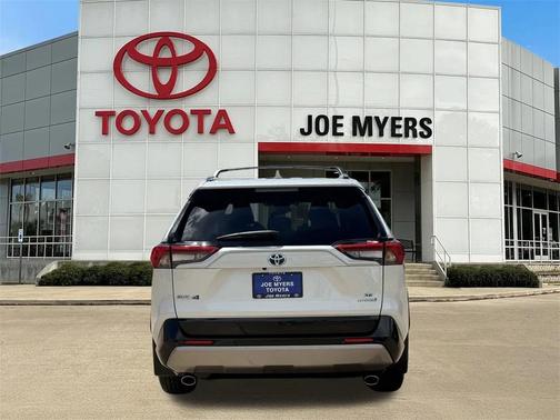 2023 Toyota RAV4 Hybrid SE