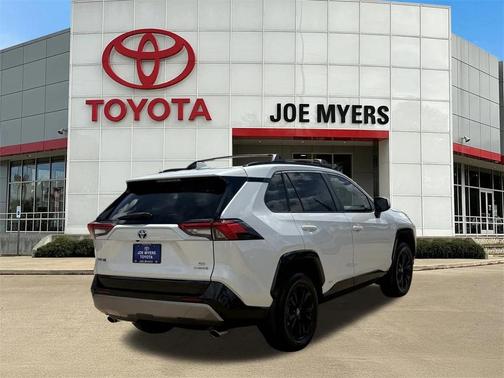 2023 Toyota RAV4 Hybrid SE