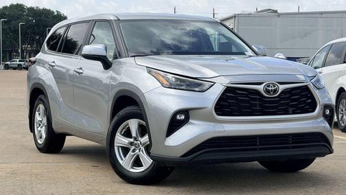 Celestial Silver Metallic 2024 Toyota Highlander LE