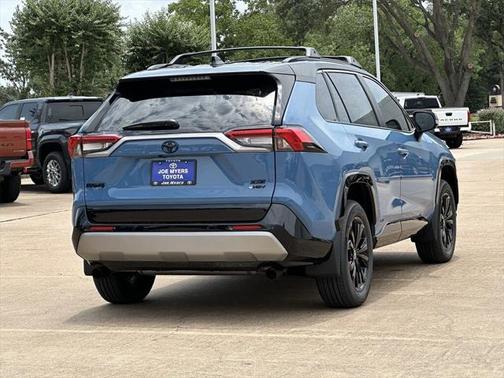 2025 Toyota RAV4 Hybrid SE