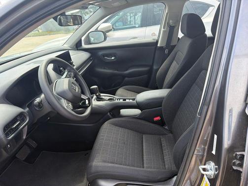 Platinum White Pearl 2025 Honda HR-V LX