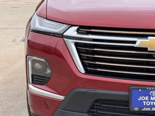 Radiant Red Tintcoat 2023 Chevrolet Traverse High Country