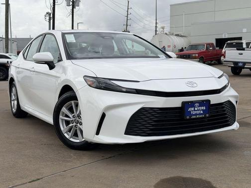 Ice Cap 2025 Toyota Camry LE