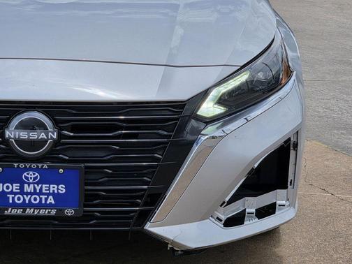 Brilliant Silver Metallic 2024 Nissan Altima 2.5 SV