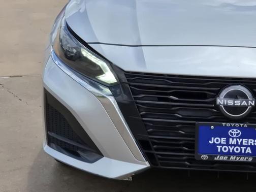 Brilliant Silver Metallic 2024 Nissan Altima 2.5 SV