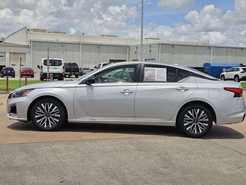 Brilliant Silver Metallic 2024 Nissan Altima 2.5 SV