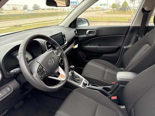 2025 Hyundai VENUE SEL