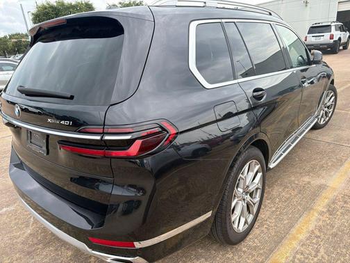 Black Sapphire Metallic 2026 BMW X7 xDrive40i