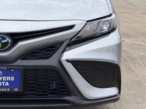 Ice Cap 2024 Toyota Camry SE