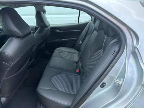 Ice Cap 2024 Toyota Camry SE