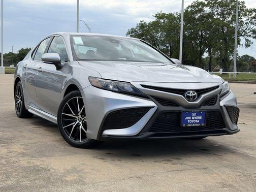 Ice Cap 2024 Toyota Camry SE