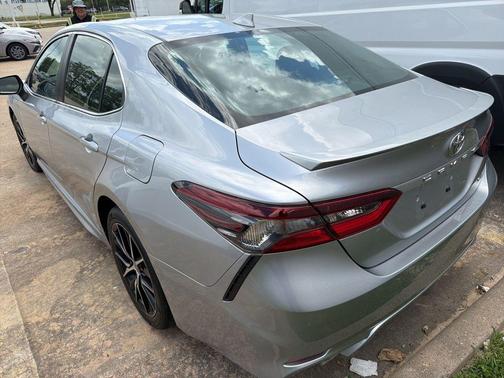 Ice Cap 2024 Toyota Camry SE