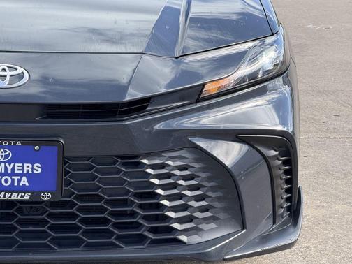 Black 2025 Toyota Camry SE