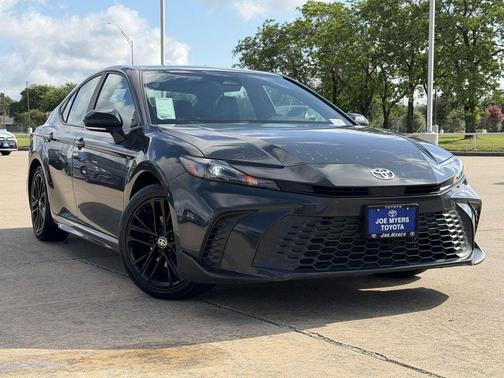 Black 2025 Toyota Camry SE