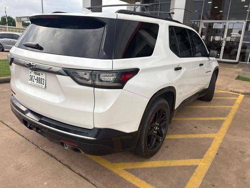 Iridescent Pearl Tricoat 2018 Chevrolet Traverse Premier