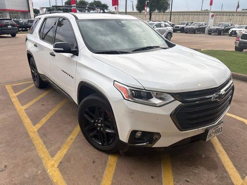 Iridescent Pearl Tricoat 2018 Chevrolet Traverse Premier