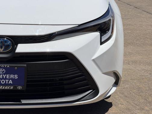 Ice 2023 Toyota Corolla Hybrid LE