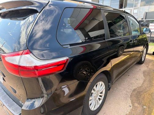 Midnight Black Metallic 2017 Toyota Sienna XLE