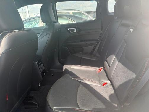 Bright White Clearcoat 2026 Jeep Compass Trailhawk