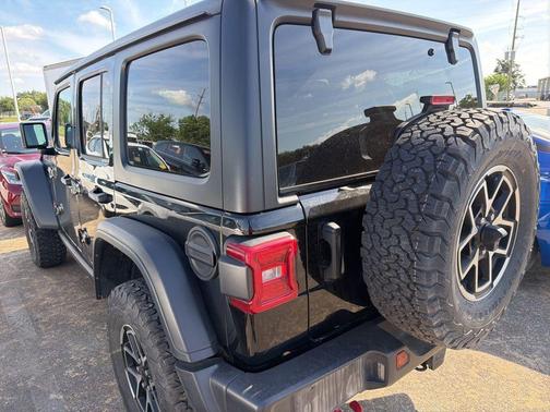 Black Clearcoat 2025 Jeep Wrangler Rubicon