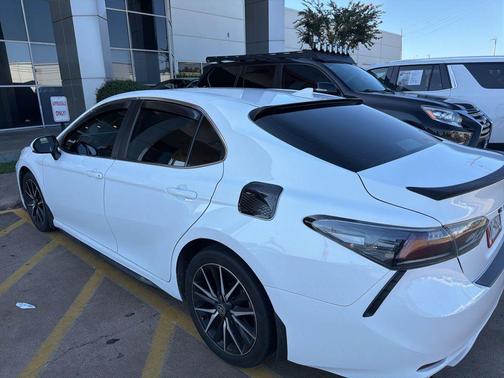 Ice Cap 2024 Toyota Camry SE