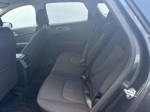 Gravity Gray 2025 Kia Sportage LX