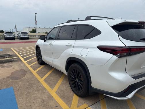 Wind Chill Pearl 2024 Toyota Highlander XSE