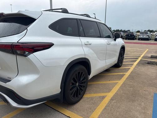Wind Chill Pearl 2024 Toyota Highlander XSE