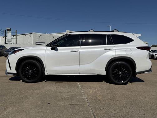 Wind Chill Pearl 2024 Toyota Highlander XSE