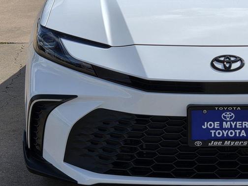 Ice Cap 2026 Toyota Camry SE